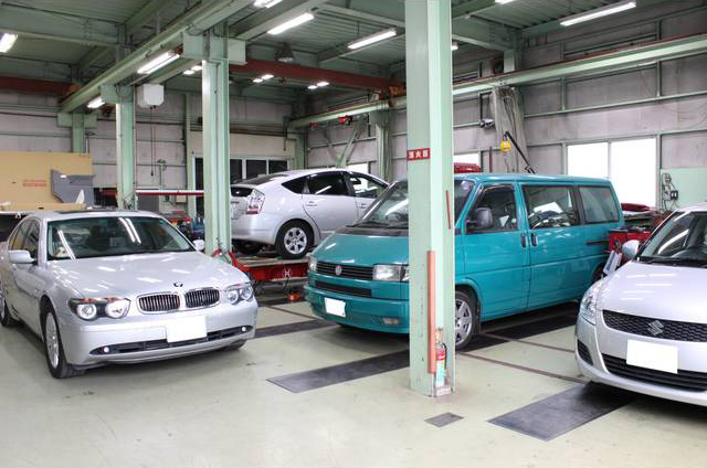 整備工場内写真